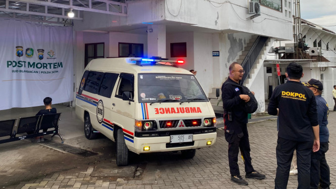 31 anggota TIM DVI Polda Jatim standby di RSUD Blambangan