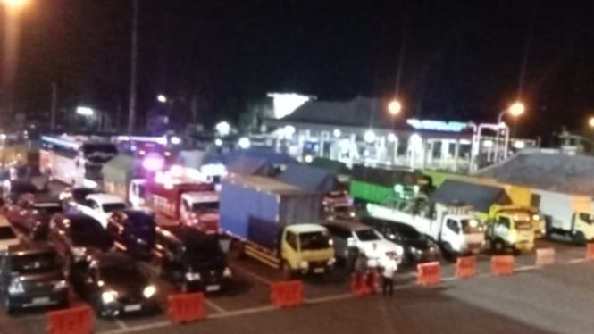 Antrian kendaraan didalam Pelabuhan Gilimanuk