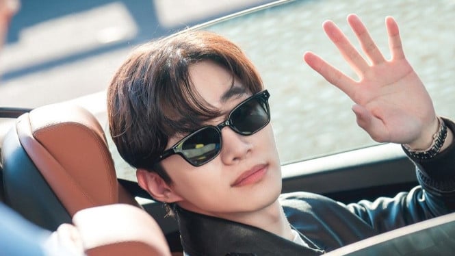 Pesona Lee Junho dalam drama King the Land
