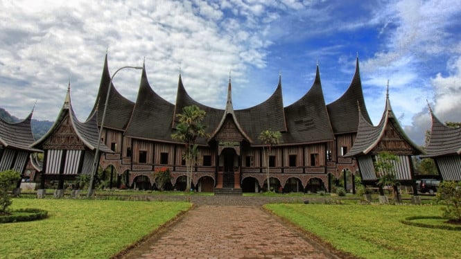 Arsitektur rumah gadang minangkabau