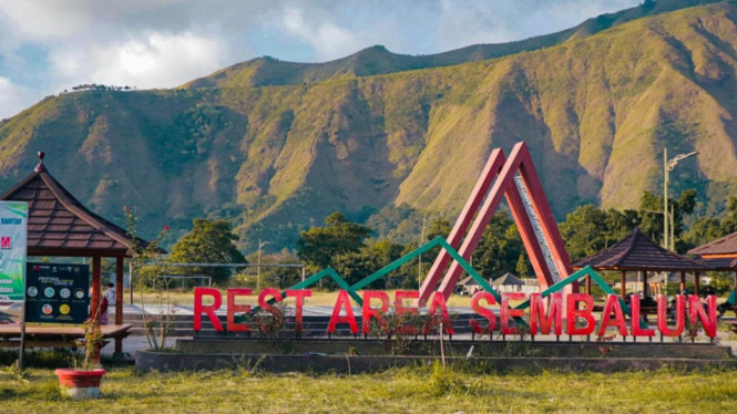Penampakan wisata alam desa sembalun di kaki gunung rinjani