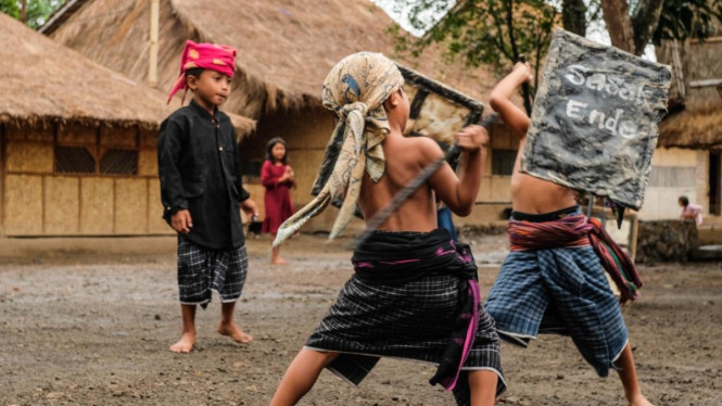 Penampakan tari paresean budaya susuk sasak lombok