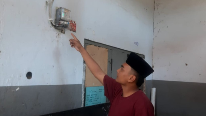 Fikri tunjukkan KHW listrik yang dipermasalahkan petugas PLN