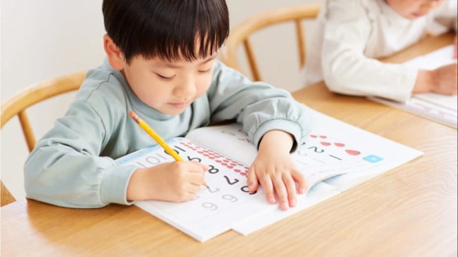 Tips Membantu Anak Fokus Belajar di Rumah