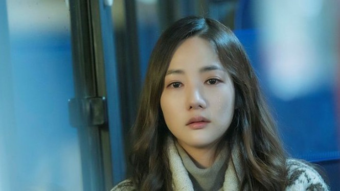 Park Min Young sebagai Mok Hae Won di When the Weather is Fine