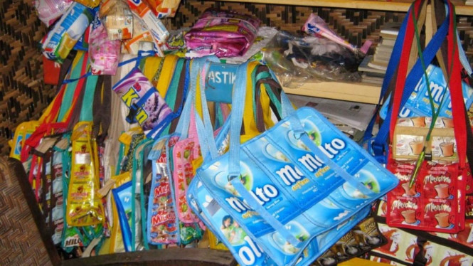 Tas plastik bekas, pilihan cerdas untuk kamu yang peduli lingkungan.
