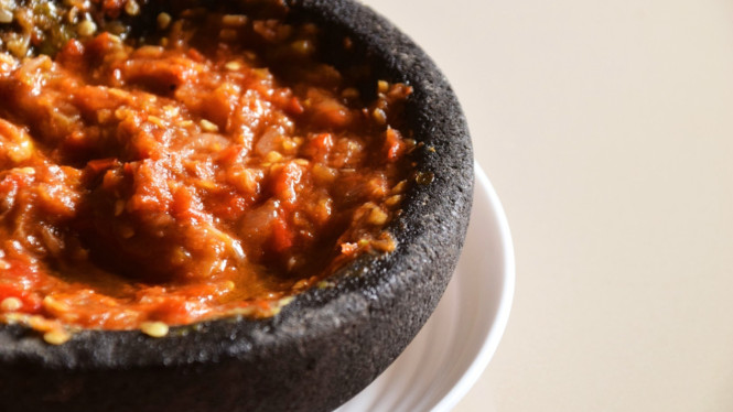 Sambal bisa menjadi salah satu kondimen nasi uduk