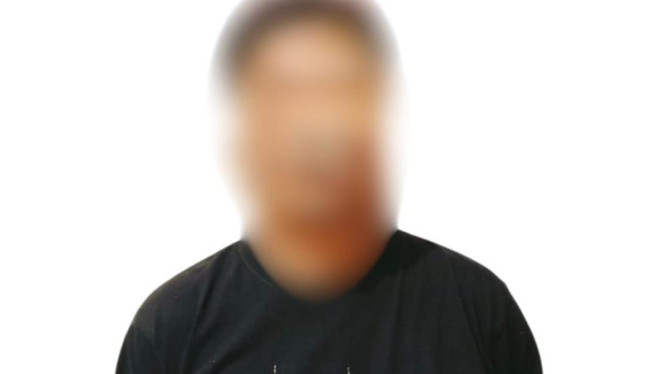 Terduga pelaku penggelapan, AA alias M