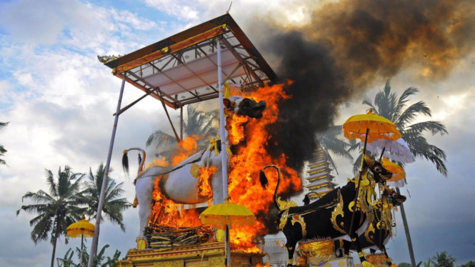 Proses upacara ngaben agama hindu