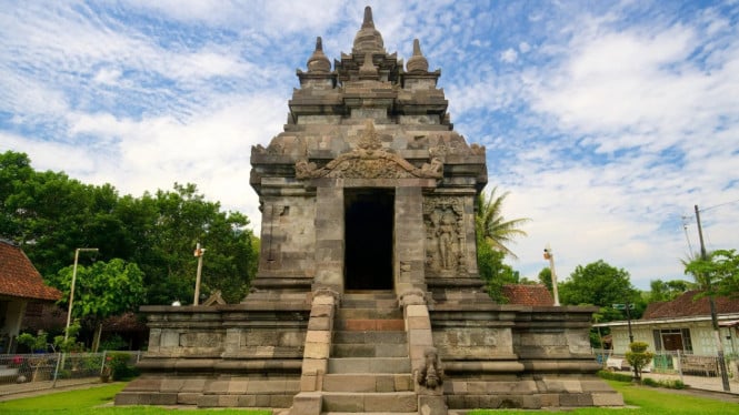 Candi Pawon Menyatukan Borobudur dan Mendut Dalam Satu Garis
