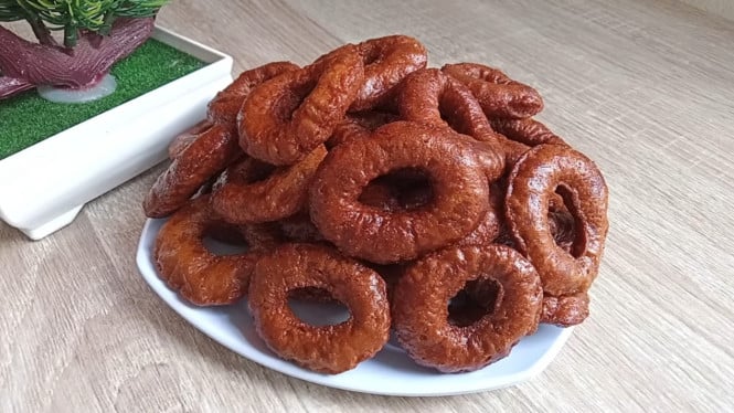 Camilan tradisional kue cincin gula aren