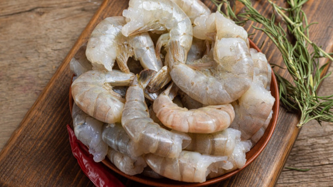 Cara menghilangkan bau amis udang saat dimasak
