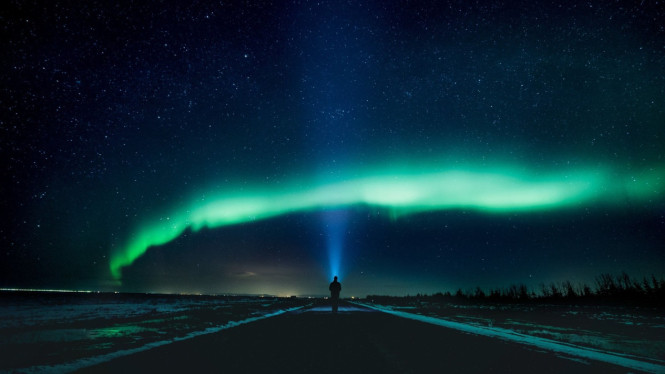 Ilustrasi Indahnya Pemandangan Alam Aurora Borealis