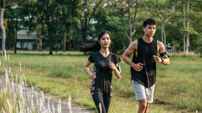 Ilustrasi Masyarakat Jakarta yang Sedang Melakukan Aktivitas Jogging