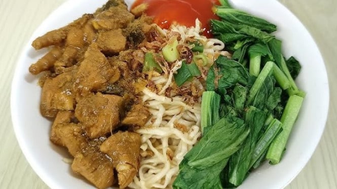 Mi ayam kuah rumahan, hangatnya bikin nyaman!