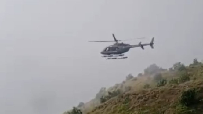 Proses evakuasi WNA Swiss yang jatuh di Rinjani