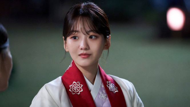 Park Seong Ah (Cho Yi Hyun) di Head Over Heels
