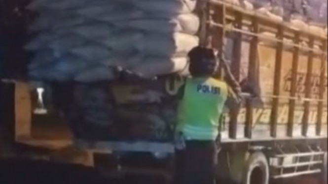 Kanit Binmas Polsek Wongsorejo Gatur lalin