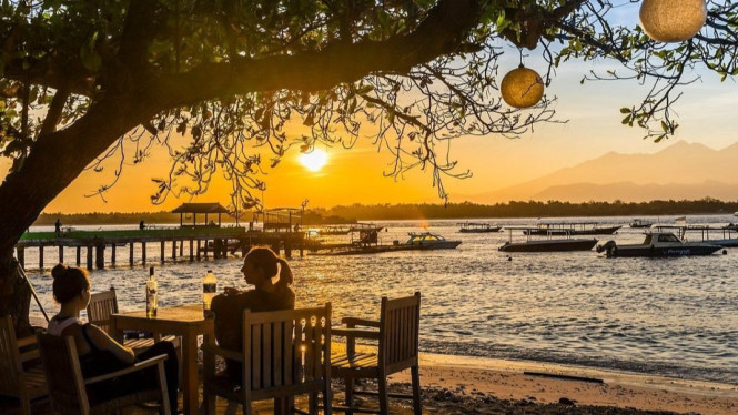 Suasana Sore Hari di Giling Trawangan Lombok