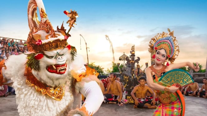 Tari Kecak Uluwatu Bali yang Jadi Destinasi Favorit