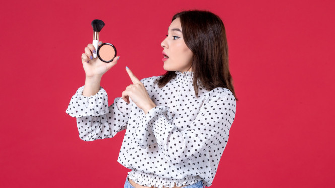 Warna cream blush on yang tepat dapat memberikan kesan segar