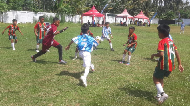 Kemelut di depan gawang Persega