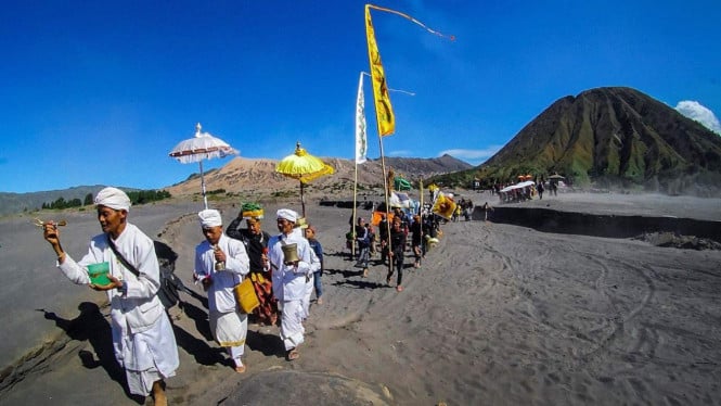 Upacara Adat di Gunung Bromo Kental Akan Unsur Budaya