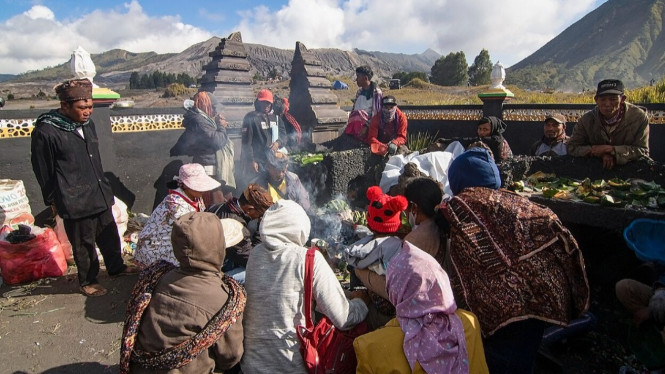 Tradisi Masyarakat Suku Tengger Asli Gunung Bromo