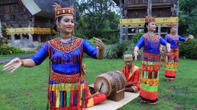 Tari Pagellu Salah Satu Kebudayaan Suku Toraja
