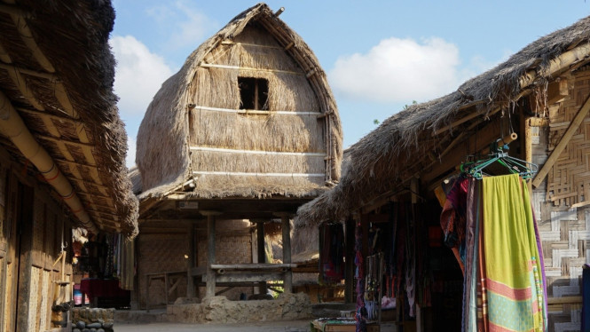 Desa Sade Tempat Tinggal Asli Suku Sasak Lombok