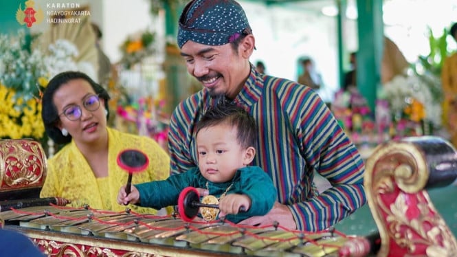 Upacara Tedhak Siten Kraton Jogja