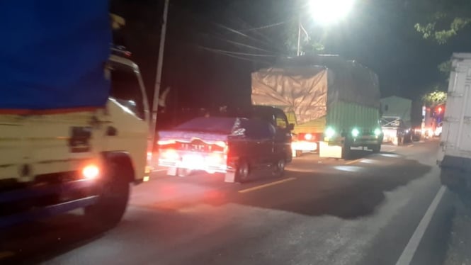 Antrian kendaraan sudah mulai mengalir di Desa Bangsring