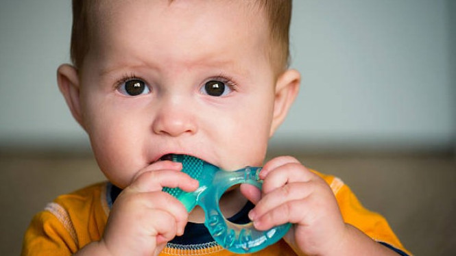 Teether, mainan untuk bayi tumbuh gigi