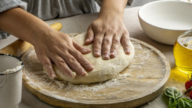 Adonan pizza klasik lembut