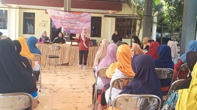 Para Lansia Ikuti Selantang di Desa Bimorejo