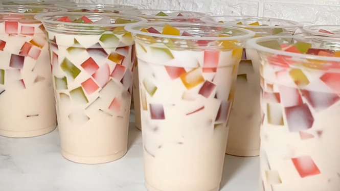 Cobain Kenikmatan dari Es Jelly Susu