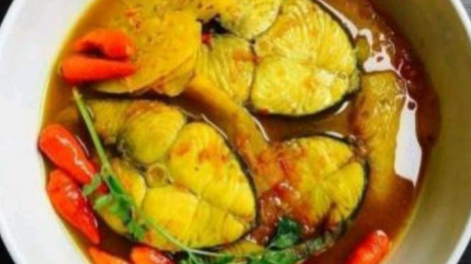 Gulai ikan patin lezat dalam mangkuk