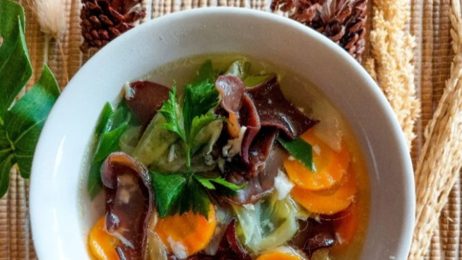 Resep sup jamur kuping dan wortel rumahan