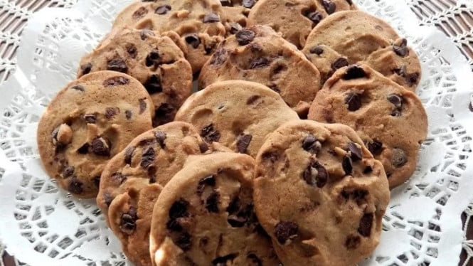 Choco chips cookie, camilan manis untuk bekal sekolah