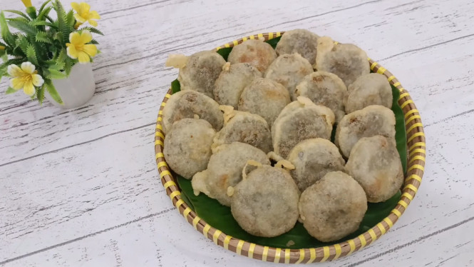 Camilan tradisional gandasturi kacang hijau