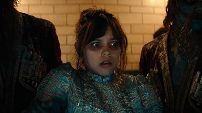 Jenna Ortega dalam film Beetlejuice Beetlejuice