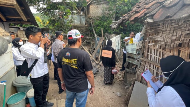 Proses olah TKP kasus pembuangan bayi