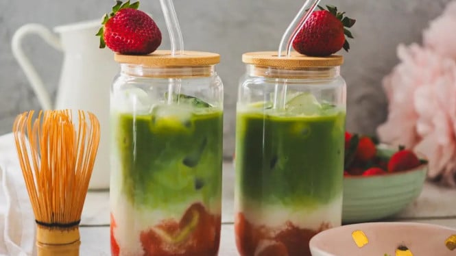 Manis, Segar, dan Unik, Sensasi Strawberry Matcha Latte yang Lagi Naik Daun