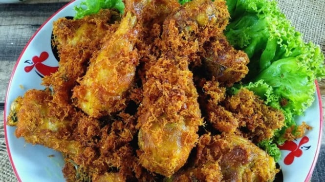 Ayam goreng lengkuas cocok untuk lauk makan bersama keluarga