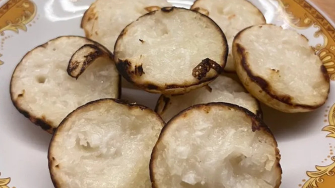 Kue Pancong Betawi Gurih, Bikin Lupa Kenyang!