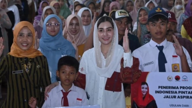 Novita Hardini salurkan 2000 beasiswa PIP di Trenggalek