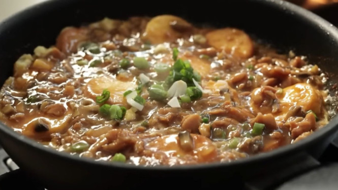 Aroma harum ayam jamur menggugah selera