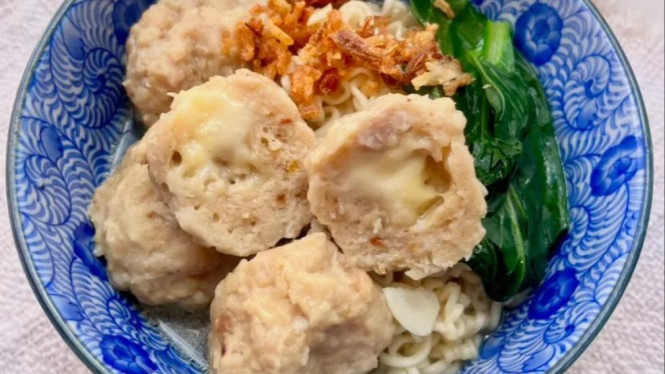 Perpaduan antara gurihnya daging dan lelehan keju lembut
