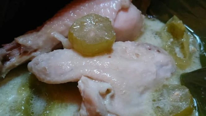 Opor Ayam Khas Jawa, Gurihnya Bikin Lidah Berdansa