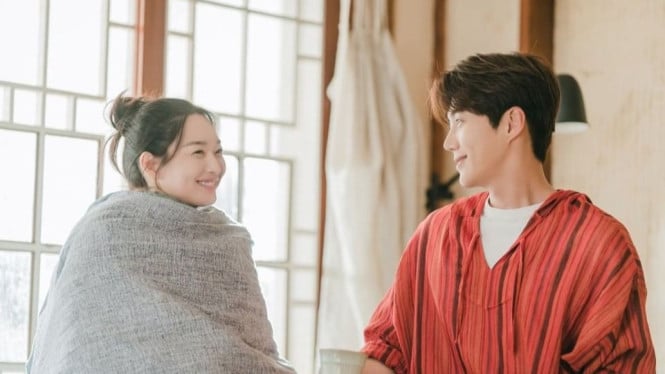 Shin Min A dan Kim Seon Ho di Hometown Cha-Cha-Cha